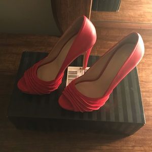 Victoria’s Secret red peep toe heels 👠
